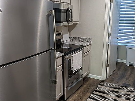 5th image of 2963 Vineyards Pkwy APT 4