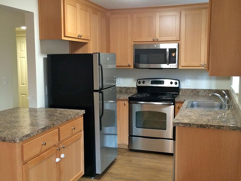 1st image of 835 University Ave
