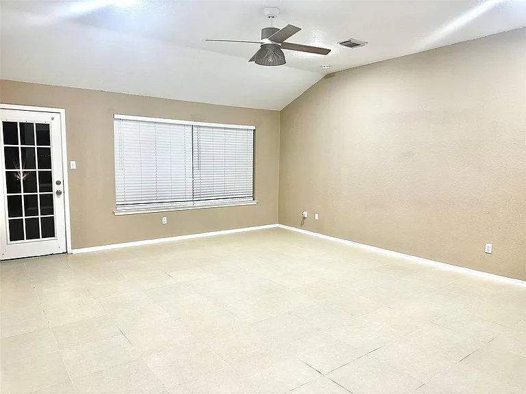 23023 Canal Rd — Photo 15