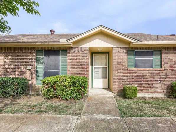 22 E Townhouse Ln, Grand Prairie, TX 75052