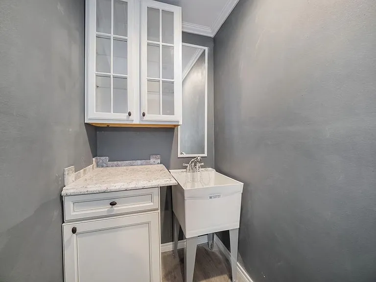 700 N Gladys St — Photo 14