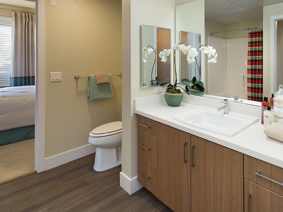 One Bedroom Bathroom