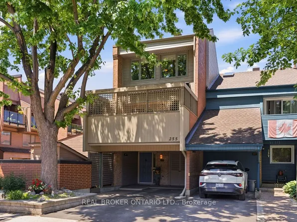 255 Bruyere St, Ottawa, ON K1N 5E5