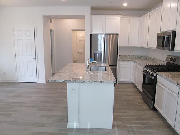 5th image of 20 Barbara Ln #71