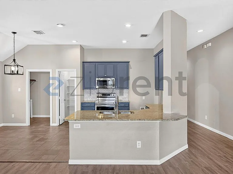 5228 Lake Grove Dr — Photo 15
