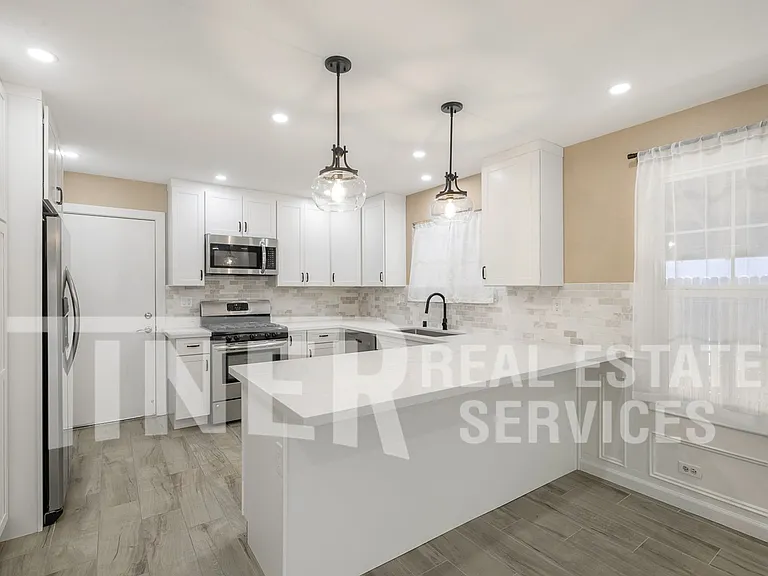 1721 Oakwood Dr — Photo 11