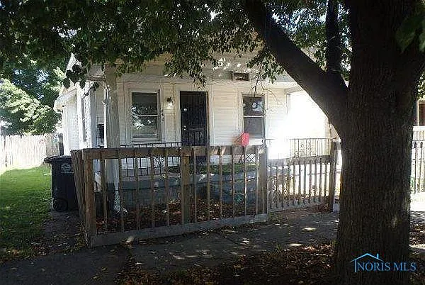 353 E Hudson St photo 1