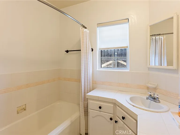 4722 Ventura Canyon Ave — Photo 31