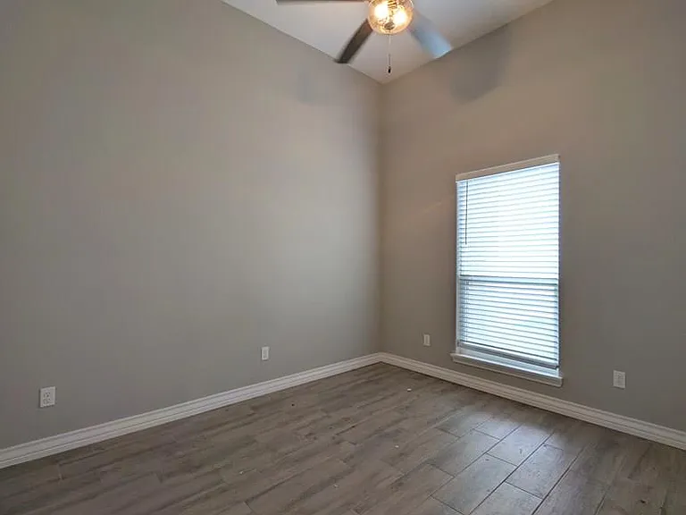 2602 Martell St — Photo 12