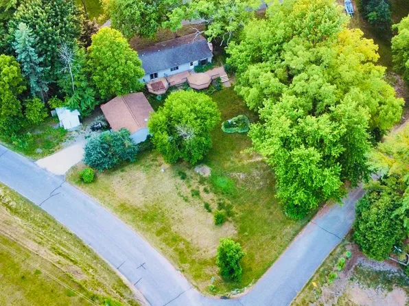 W13402 Lake Dr, Lodi, WI 53555