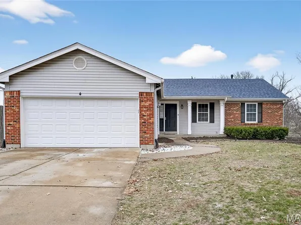 4 Walnut Creek Ct, Saint Charles, MO 63304