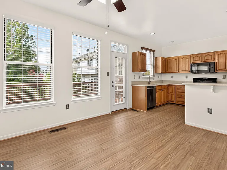 14637 Stream Pond Dr — Photo 21