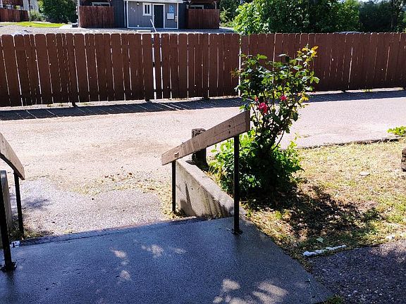 4th image of 845 Lakeside Dr #5