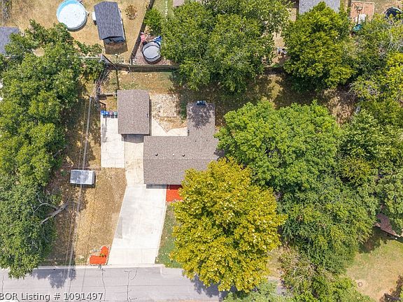 4th image of 706 Martin Dr