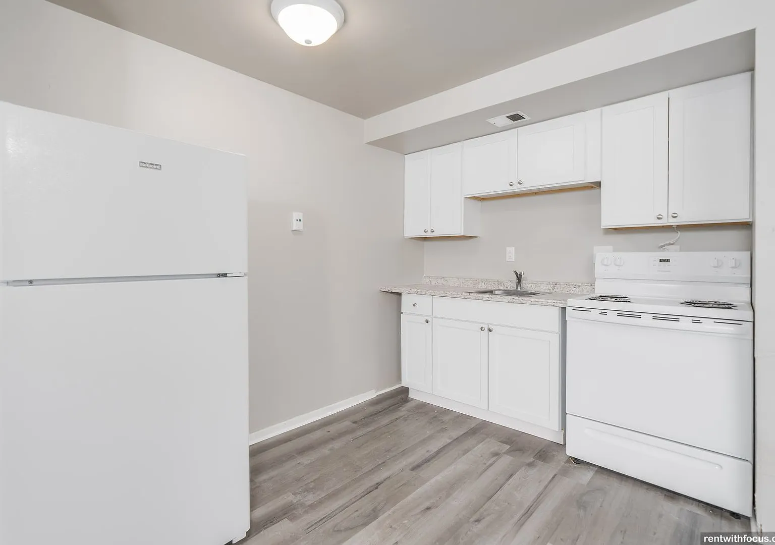 1031 Hunt Ave — Photo 1