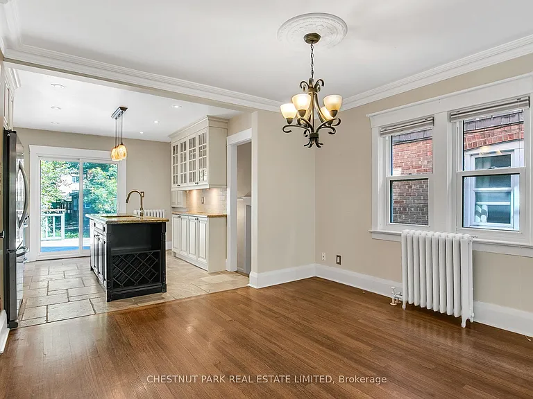 484 Merton St — Photo 13