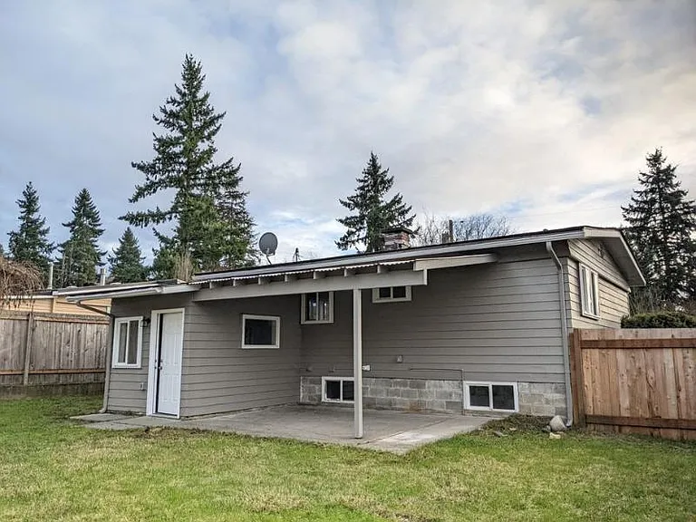 604 Camas Ave NE — Photo 11