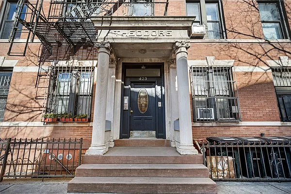Sold by Douglas Elliman | media 20