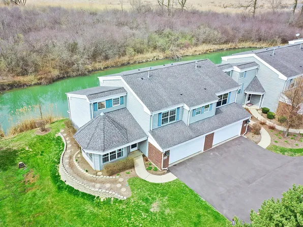 8002 Honeysuckle Ct, Fox Lake, IL 60020