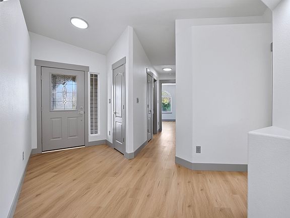 5th image of 2861 Presley Ave