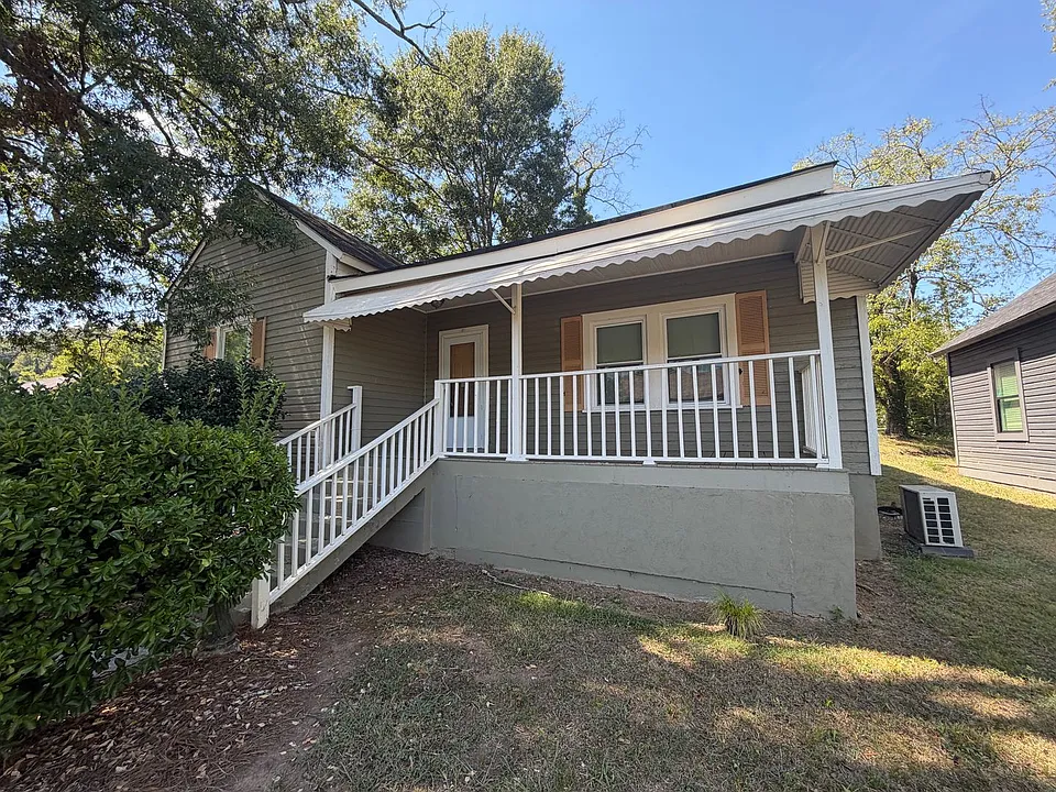 9 N McLin St SW