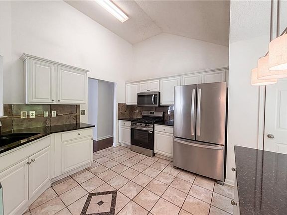 2nd image of 345 Espana St