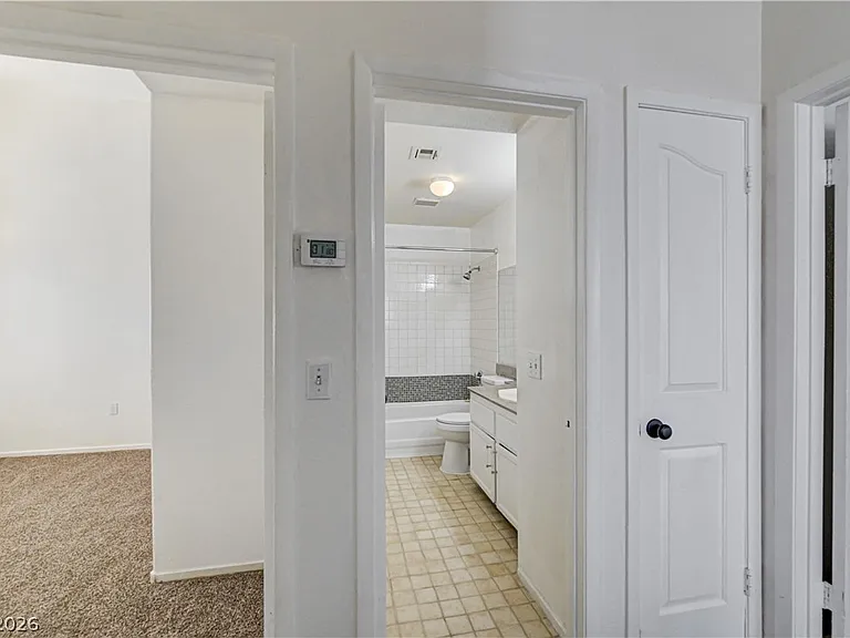 4040 Castle Cove Dr #4040 — Photo 34