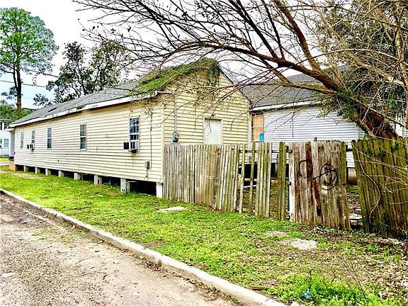 3rd image of 3701 N Galvez St