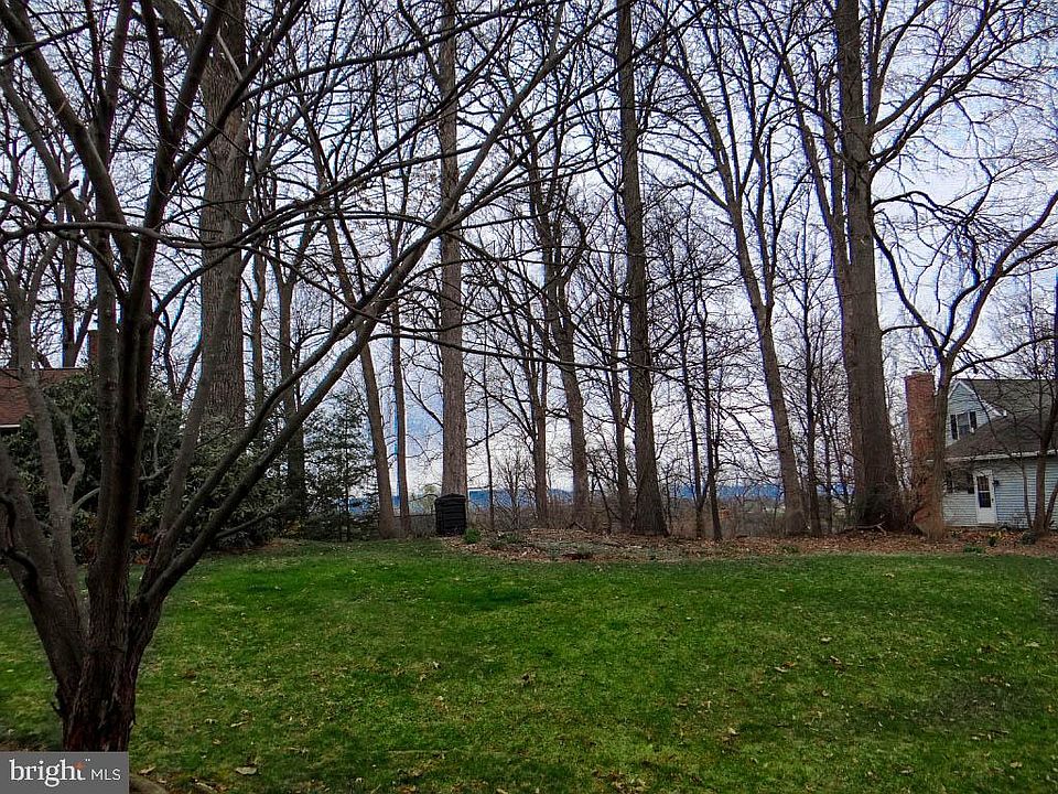 2nd image of 0 Greenbriar Ln
