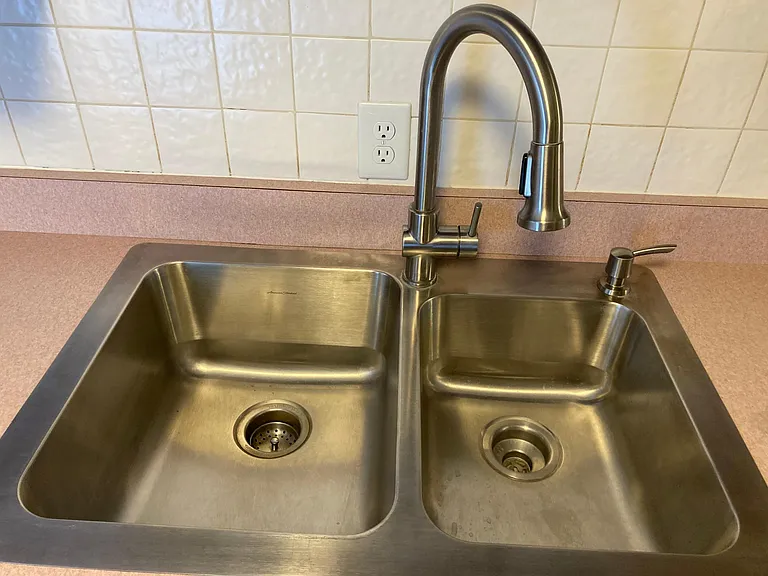 Stainless steel kitchen sink