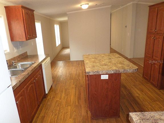 5th image of 2108 N Picnic Point