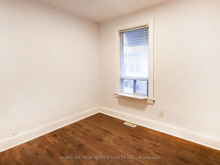 32 Pendeen Ave — Photo 6