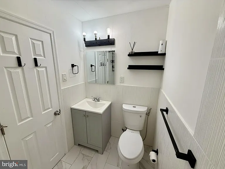 10838 Lockart Ct — Photo 11