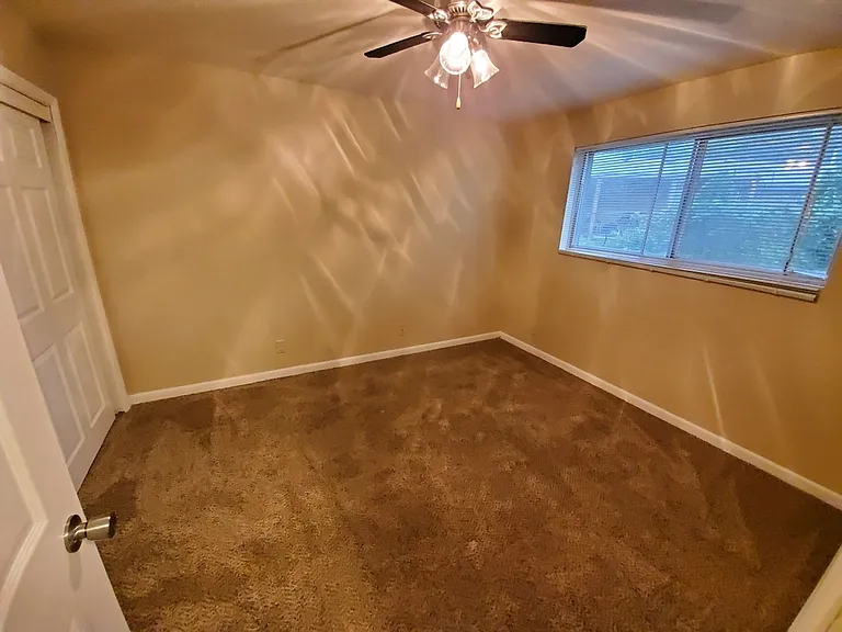 West Glen Apartments — Photo 47