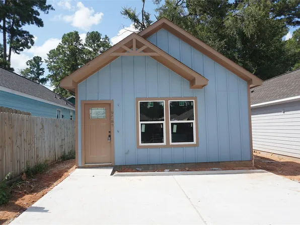9587 Darkwood Street, Willis, TX 77318