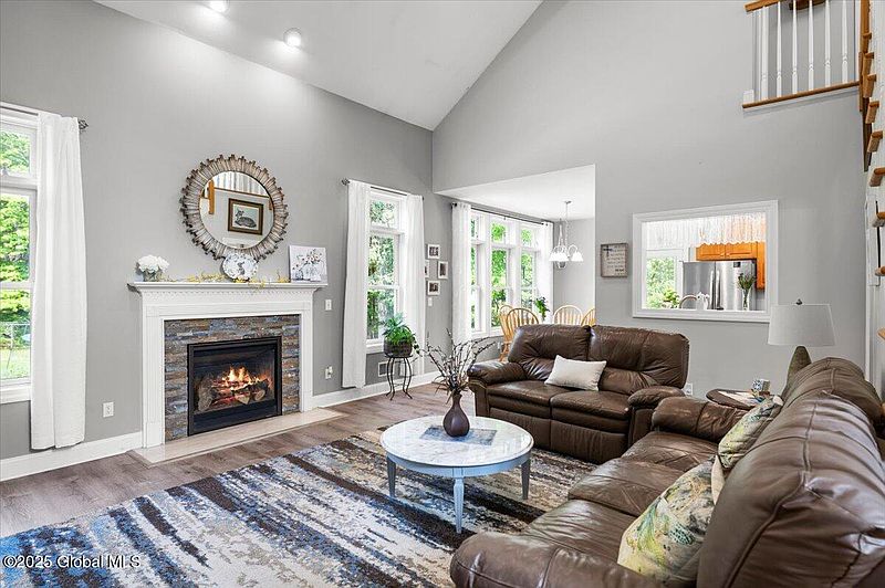 4th image of 264 Edie Road