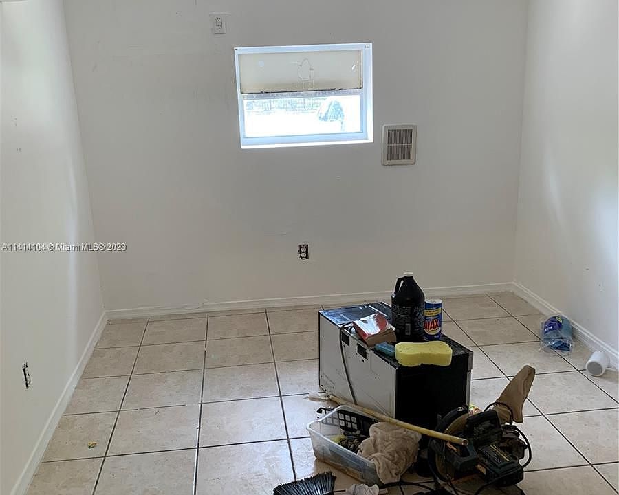 1st image of 1170 NE 149th St #3