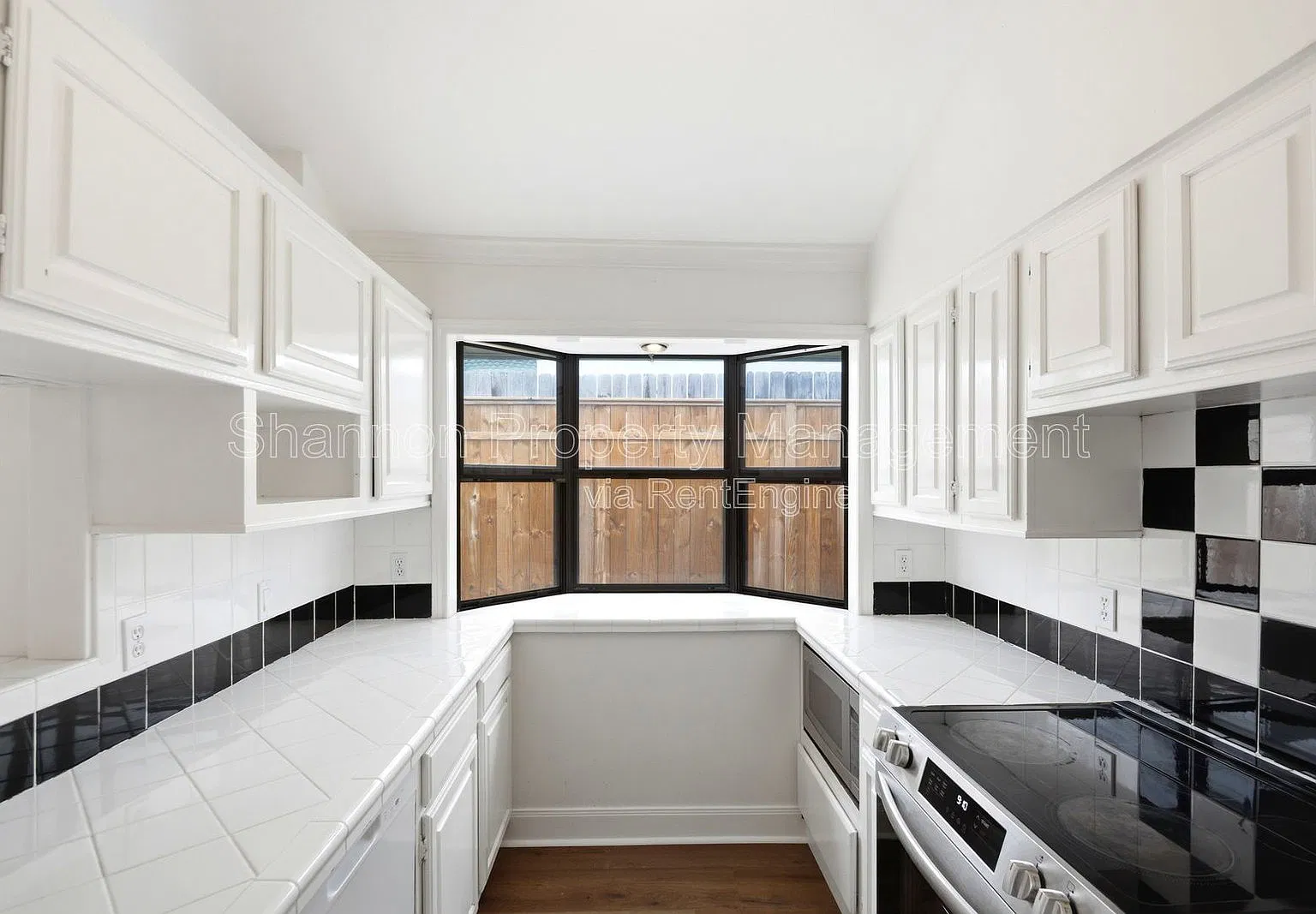 3 bed, 2.0 bath, 1920 sqft, $3,100 — Photo 4