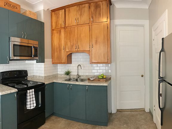 4th image of 140 Oak St