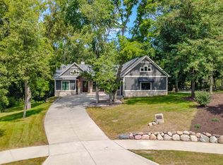 5692 SW Lake Ridge Dr, West Des Moines, IA 50265