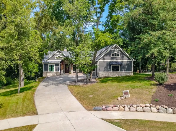 5692 SW Lake Ridge Dr, West Des Moines, IA 50265