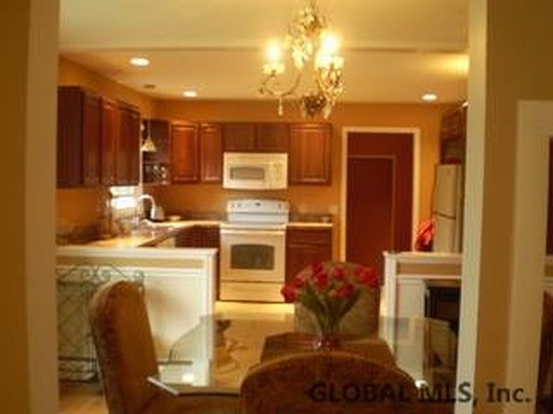 4th image of 125 RAYLINSKI Road