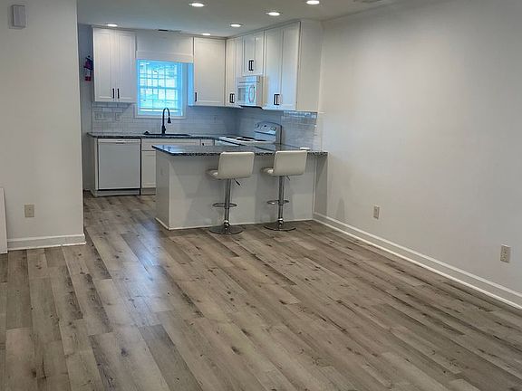 3rd image of 3806 E North St #2B-1BA-850SQFT