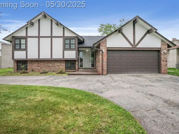 29290 Prestwick St, Southfield, MI 48076
