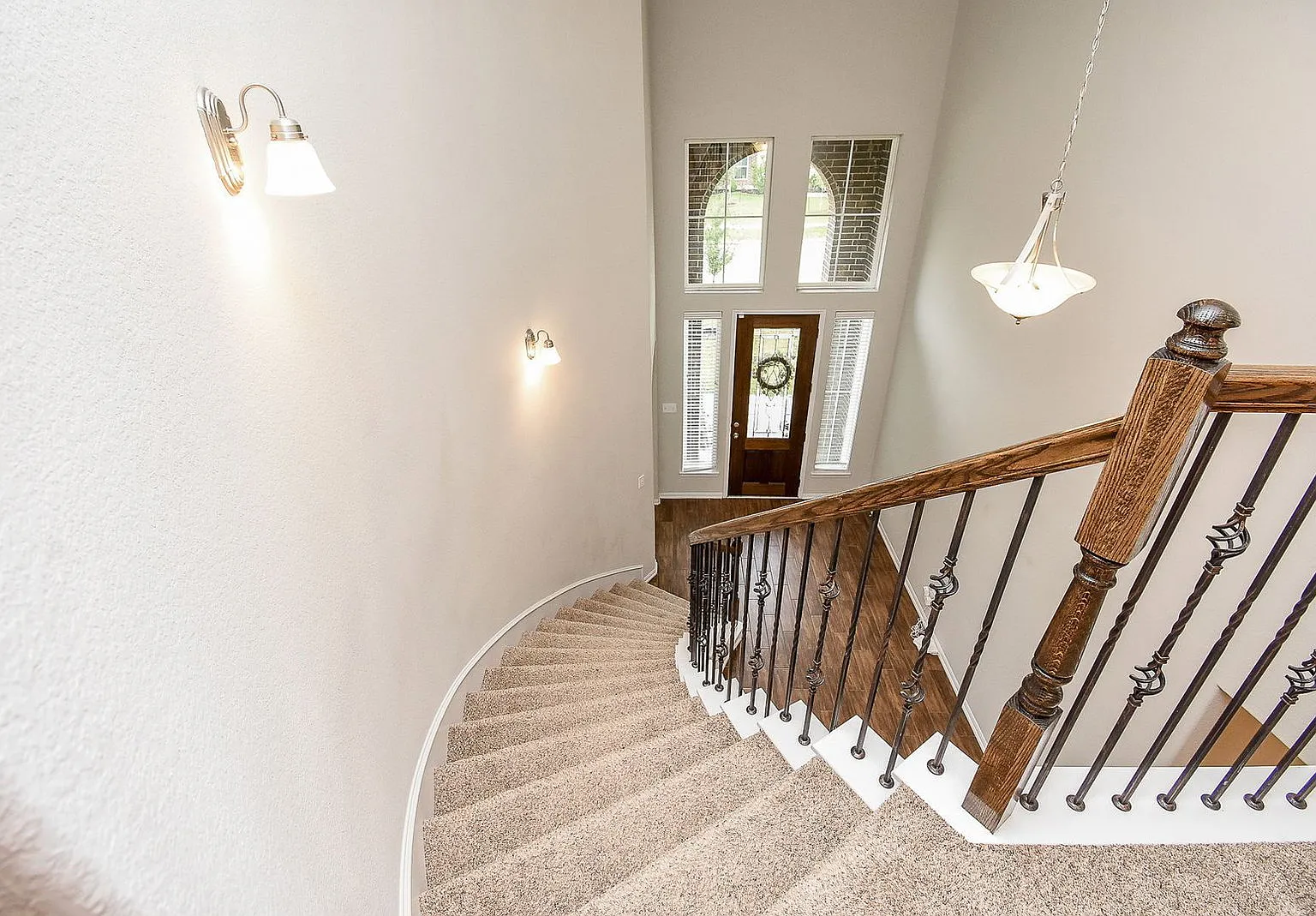 4 bed, 3.5 bath, 3776 sqft, $3,200 — Photo 4