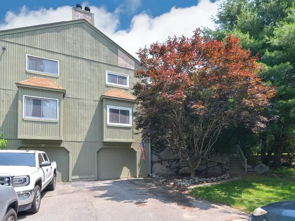 9 Crowns Way, Uxbridge, MA 01569