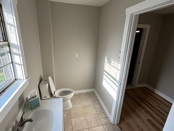 4th image of 749 N Planters St