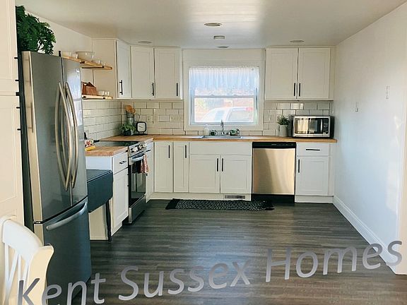 Kitchen (10.5 X 24.5)