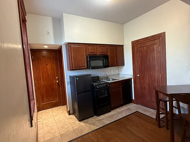 The Avalon House Apts — Photo 4