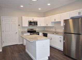 217 Rockingham Rd #305, Londonderry, NH 03053